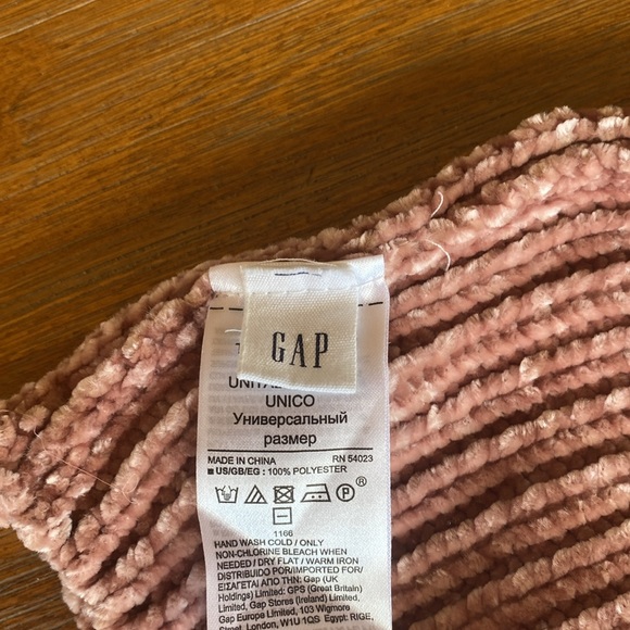 GAP beanie hat - Picture 3 of 3